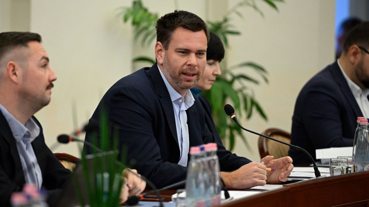 Magyar Péter megnevezte két új miniszterét