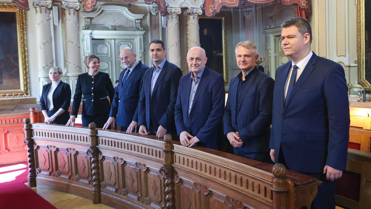 Hivatalossá vált az eredmény, átvették a megbízóleveleket