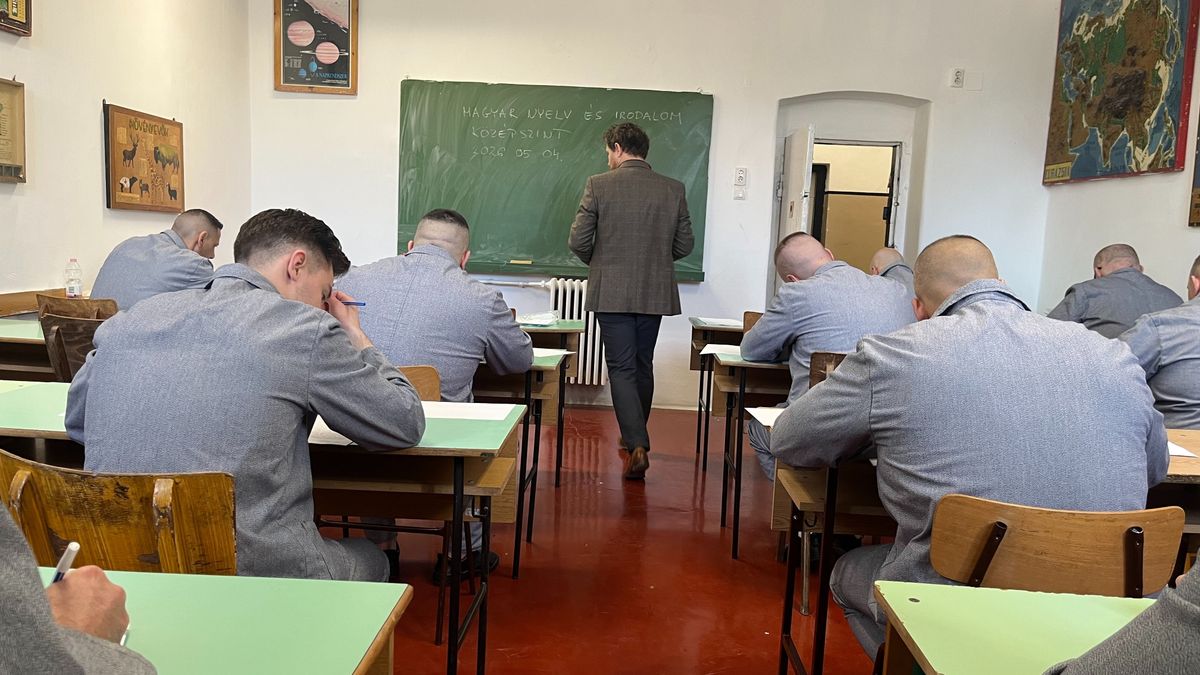 Vizsgapad a rácsok mögött: itt is elkezdődött az érettségi