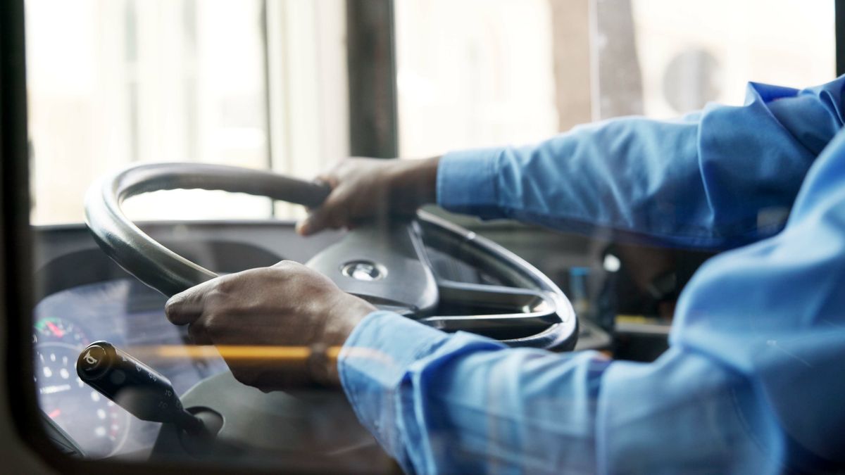 Balhé a buszon: verekedés lett a késői ajtónyitásból