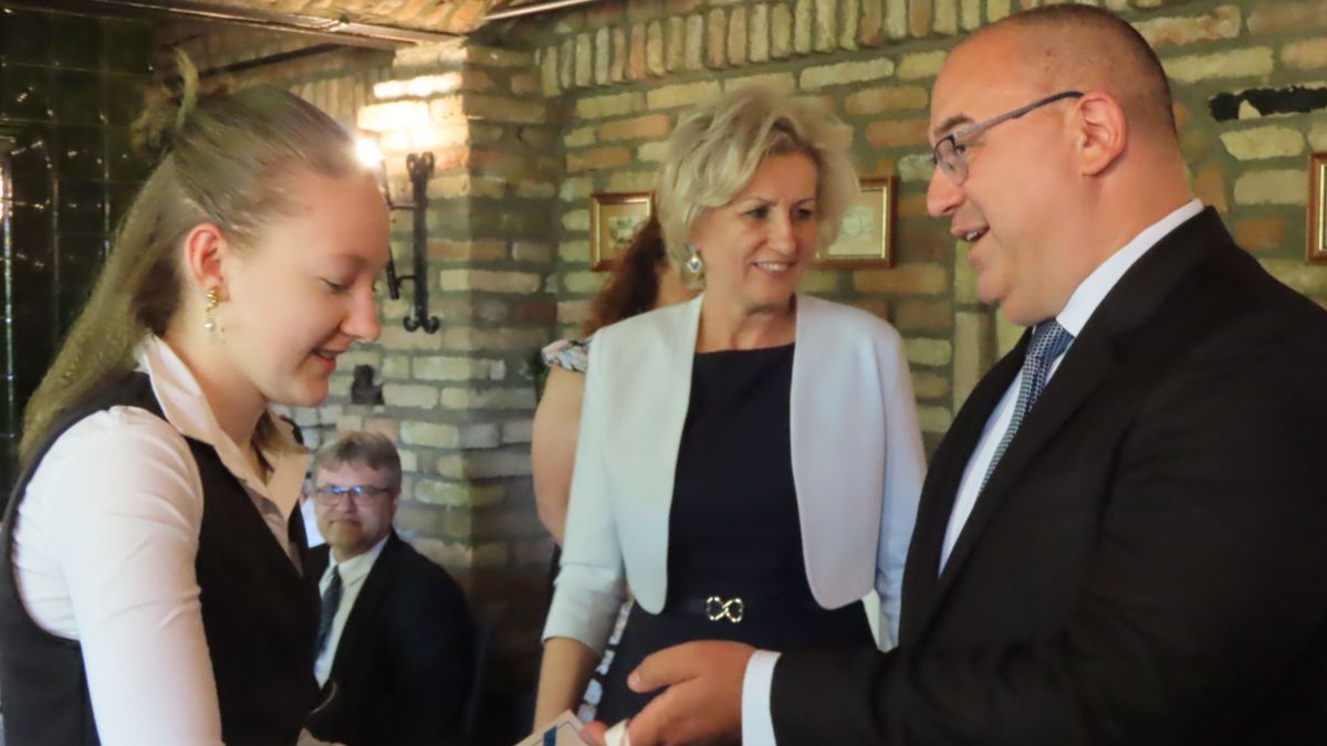 Nemcsak díjakat, hanem komoly üzenetet is kaptak a legeredményesebb vásárhelyi diákok