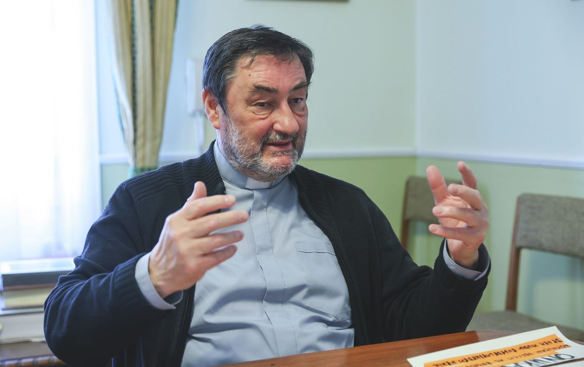 Kondé Lajos a dóm plébánosa ad interjút pünkösd idején