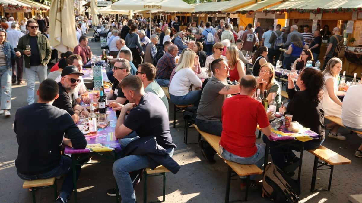 Nem maradtak magukra a hömpölygő tömegben a szegediek: láthatatlan pajzs óvta a belvárost
