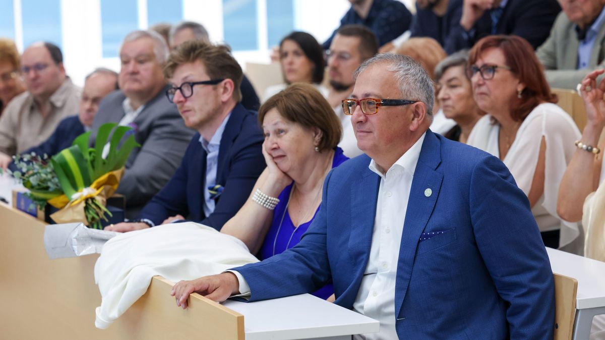 Teltházas tudományos üléssel köszöntötték születésnapján Lázár György professzort