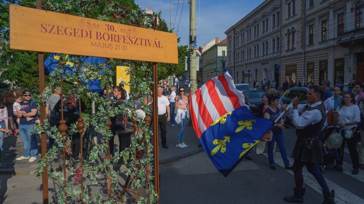 Nótár Mary, borárverés és Hídivásár is várja a látogatókat a záró hétvégén