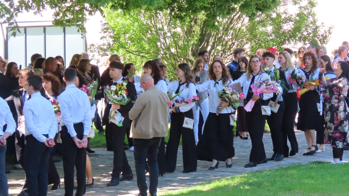 Orgonaszó mellett búcsúztak: megható ballagás a református gimnáziumban