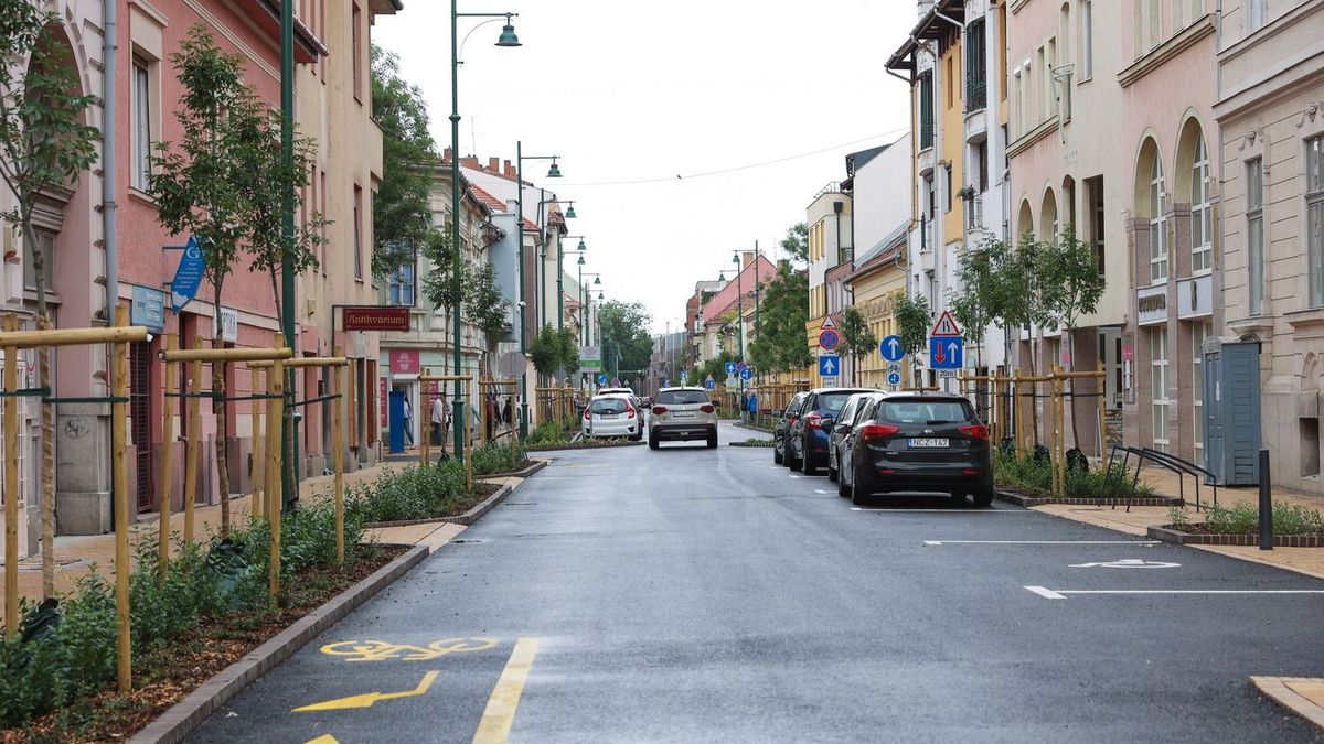 Az eső elmosta az ünnepséget, de mi megnéztük, milyen lett Szeged új mediterrán utcája – galériával