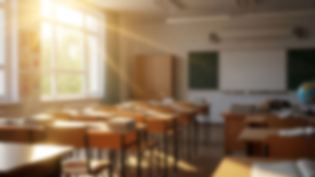 Egyre többen ülnek vissza az iskolapadba: közel 900 felnőtt szerzett új szakmát