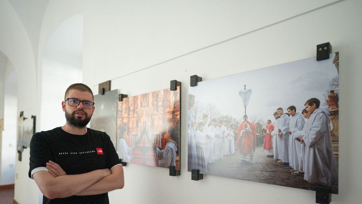 „Nem minden pillanatot szabad lefényképezni” – ezért különleges Kerekes Balázs kiállítása