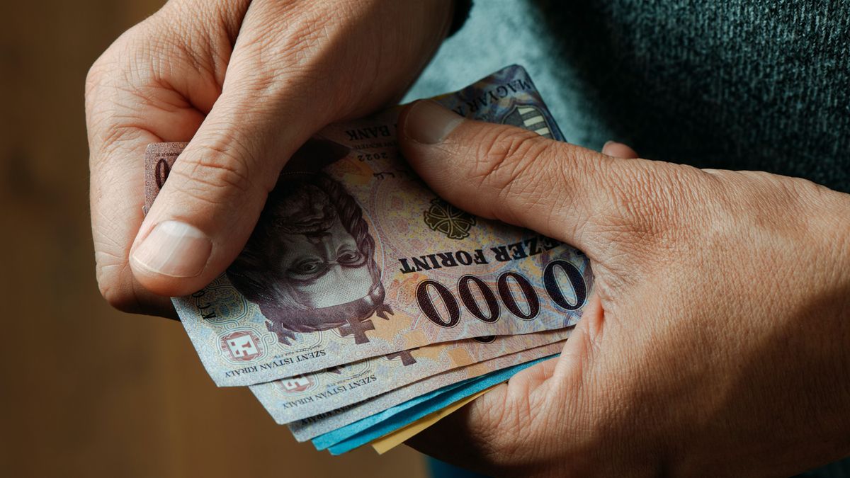 Közel 536 ezer forint volt a nettó átlagbér, a dolgozók fele azonban 436 ezernél kevesebbet kapott
