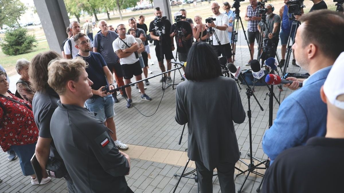 Egy fényképpel keresték szerettüket: pokoli órák a miskolci kórházban a busztragédia után