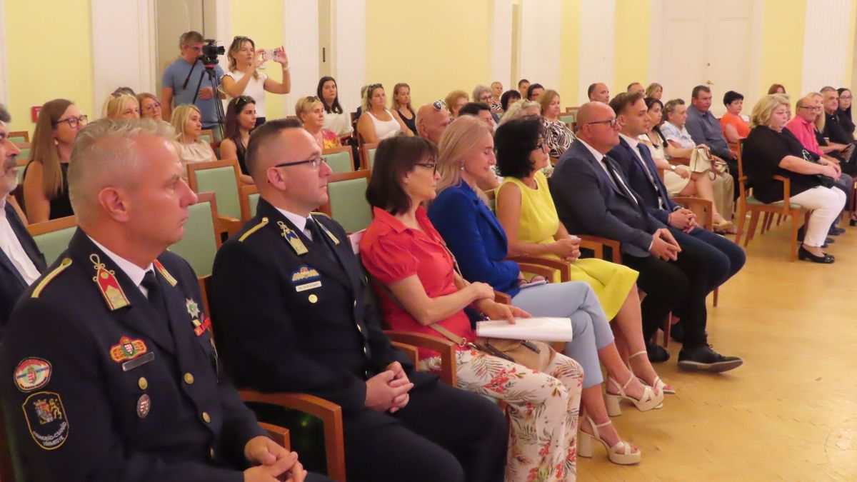 Átadták a Dr. Csergő Károly emlékéért díjat és üzentek a Paksnál dolgozó katonáknak is