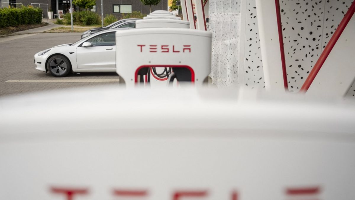 Nem csak luxus többé: így lett Magyarországon is mindennapi látvány a Tesla
