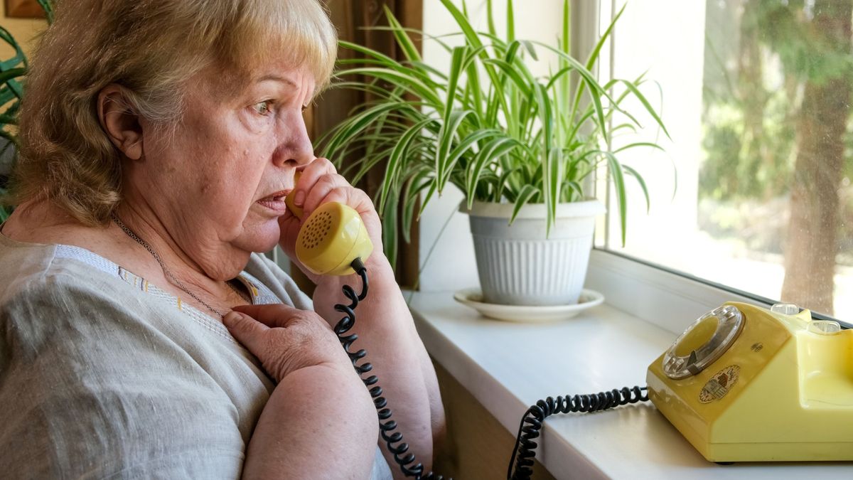Újra támadnak a csalók: egyetlen telefonhívással kifoszthatják az időseket