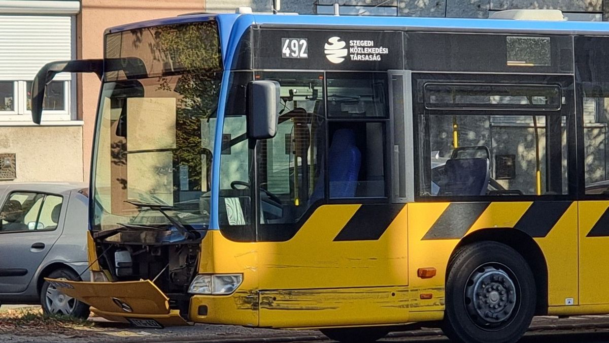 Baleset borította fel a reggeli forgalmat a Kossuth Lajos sugárúton: busz és autó ütközött