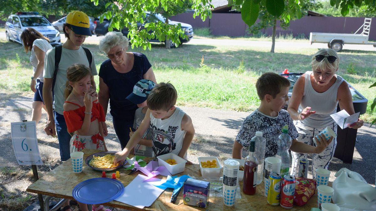 Visszaadta az utcákat a gyerekeknek a deszki édesapa – mellé álltak a szomszédok is – galériával, videóval