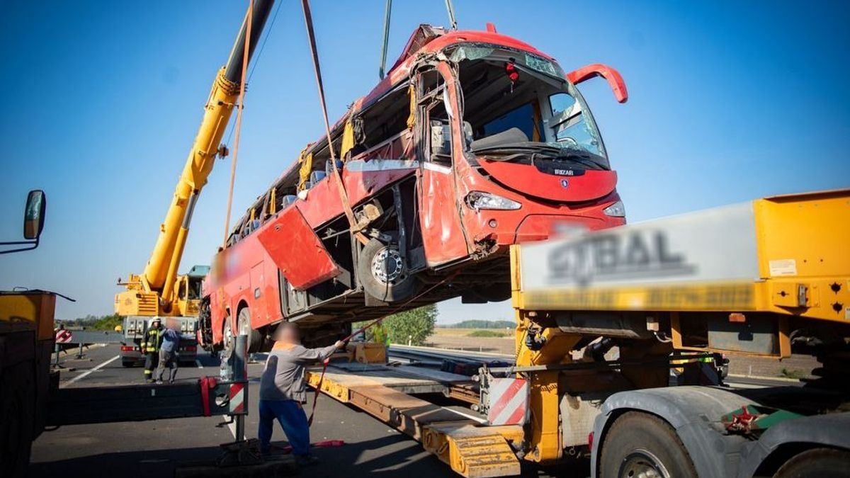 „Egyetlen sikoly, egyetlen jajgatás volt” – túlélők a lengyel buszbalesetről