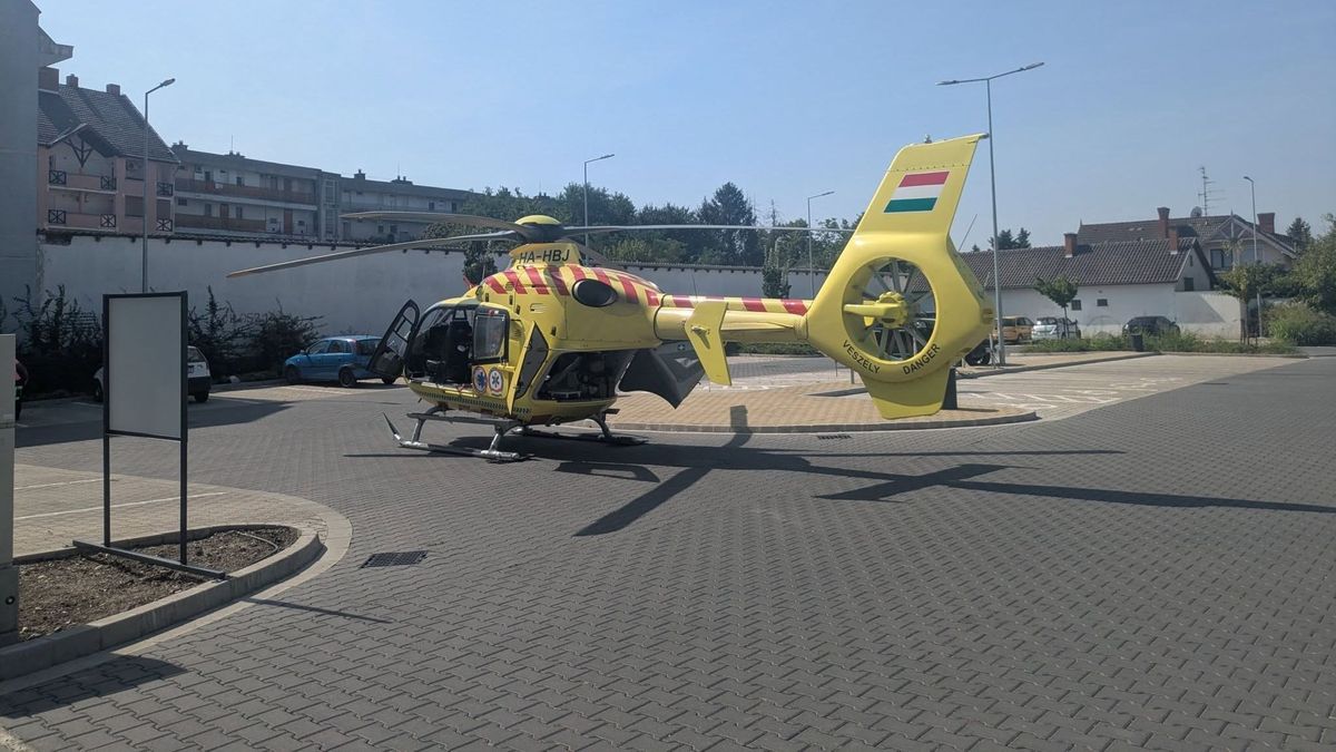 Mentőhelikopter szállt le Makó belvárosában, idős nőhöz riasztották