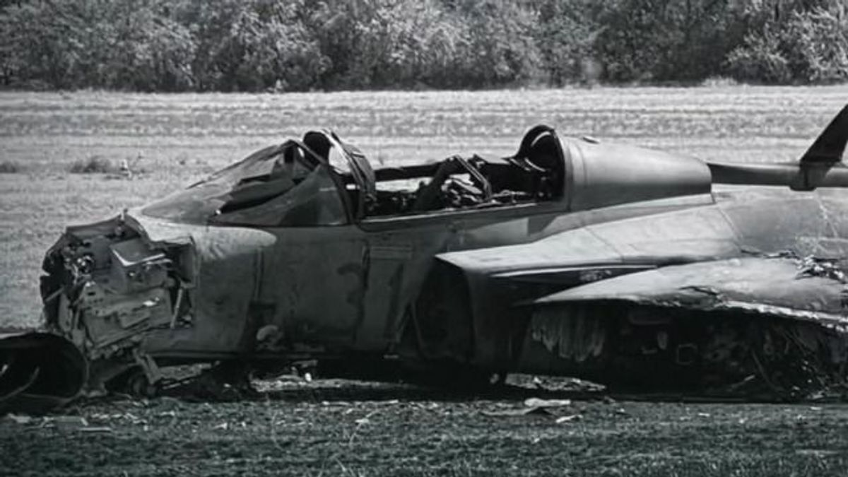 Veszélyjelzést adott a Gripen, majd lezuhant Szolnok mellett – újabb részletek a helyszínről + videó