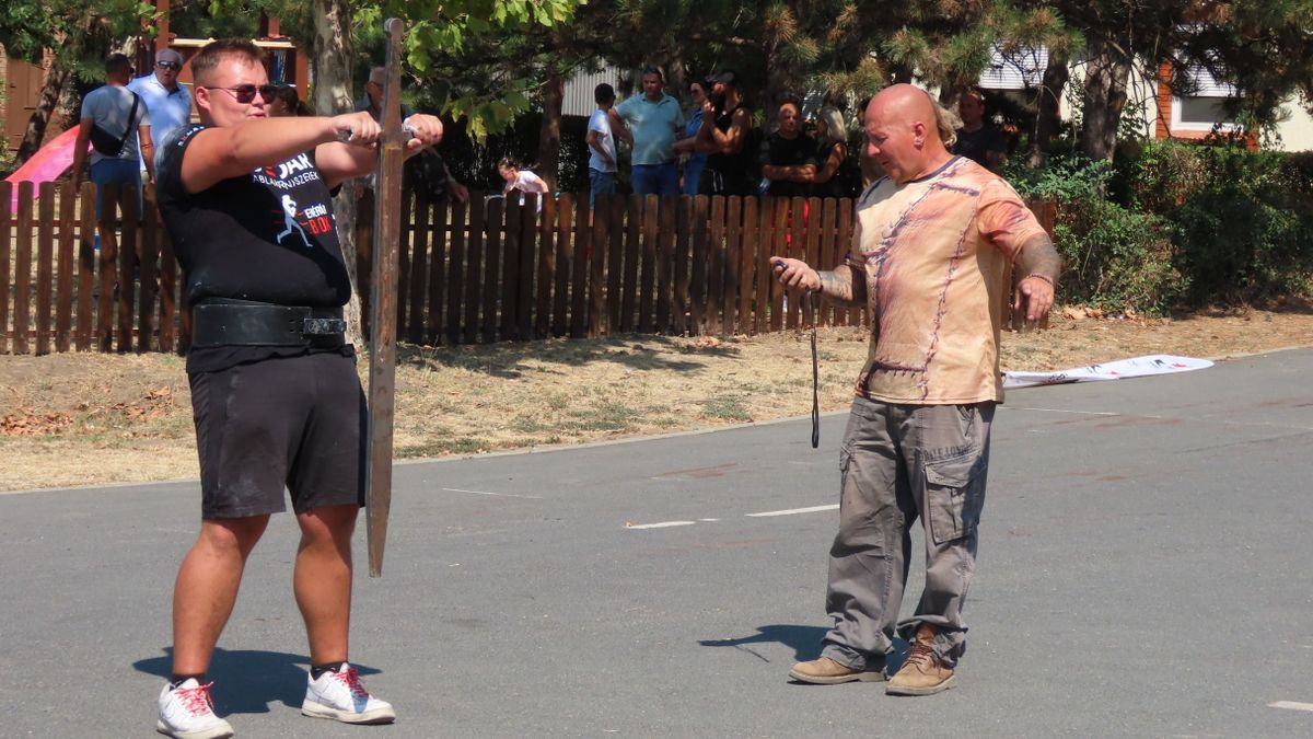 Embertelen súlyokkal küzdöttek Szegváron, a végére maradt a 136 kilós szörnyeteg – videóval