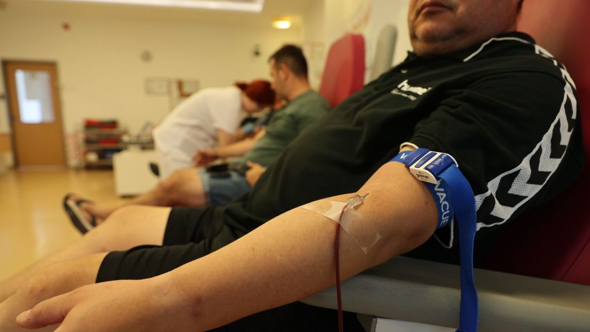Beültünk a véradó székbe Szegeden – a tűnél már nem volt visszaút + fotók