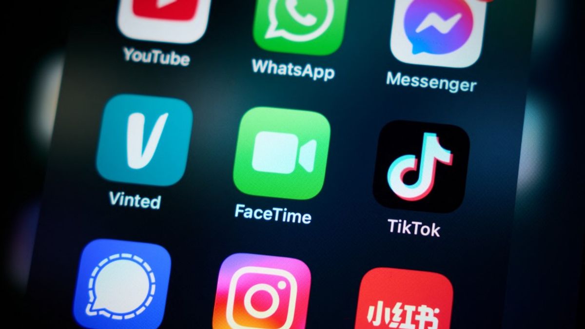 Ezt már nem tudják megúszni a Meta és a többiek? Ezrek perelhetik a közösségi média óriásait