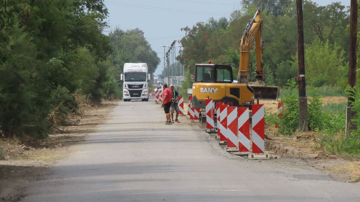 Ismét munka zajlik Hódmezővásárhelyen: Tóth malom utcában szélesítik az utat