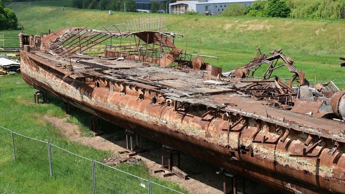 Kigyulladt a Szőke Tisza hajóroncsa Szegeden
