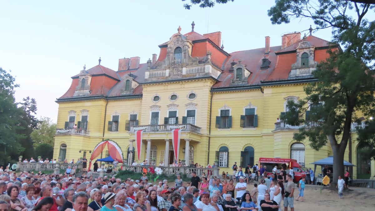 Nagymágocson visszapörgették az idő kerekét a Monarchia korába