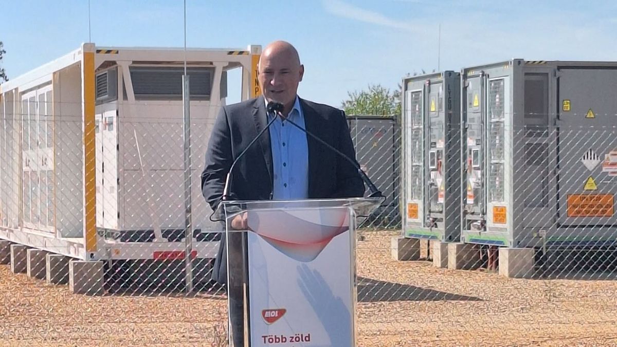 Napelemmel képes fedezni teljes energiaigényét az algyői MOL telep