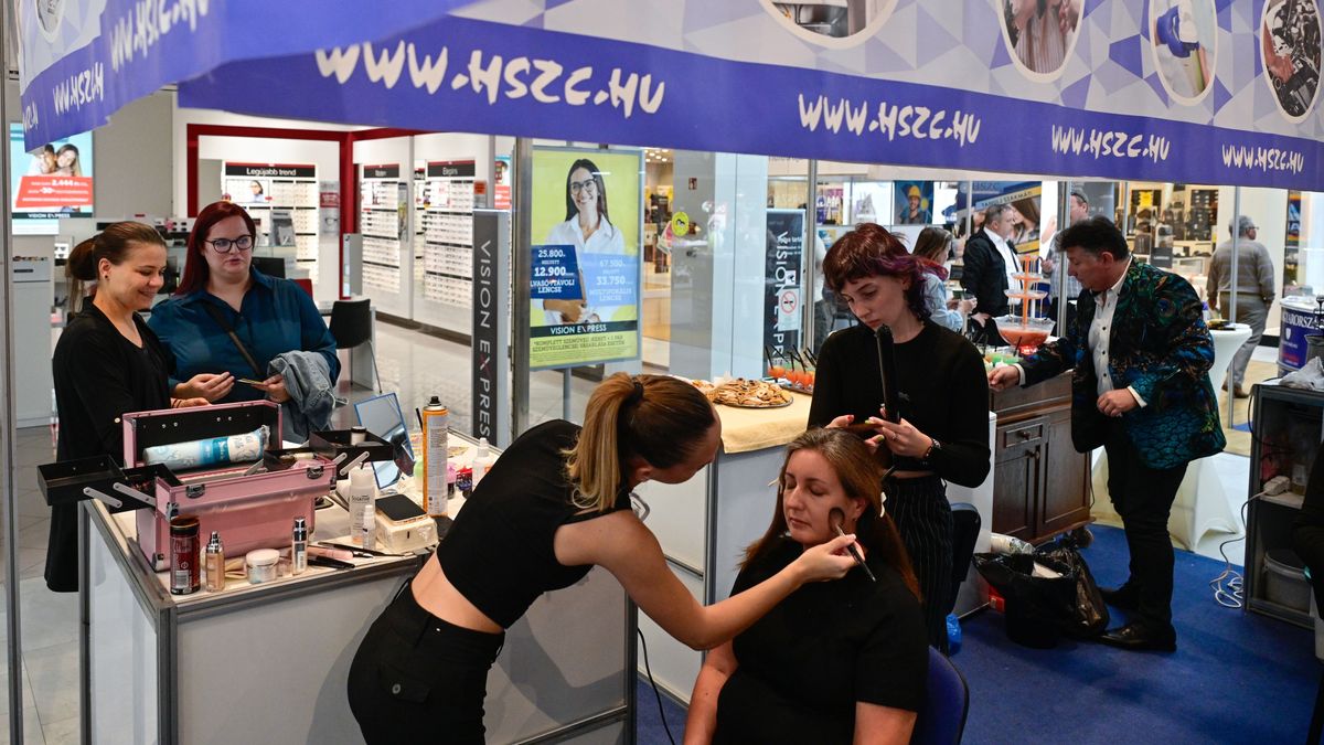 Volt aki hajnal négykor kelt, hogy elkápráztassa az állásbörze látogatóit – galériával, videóval