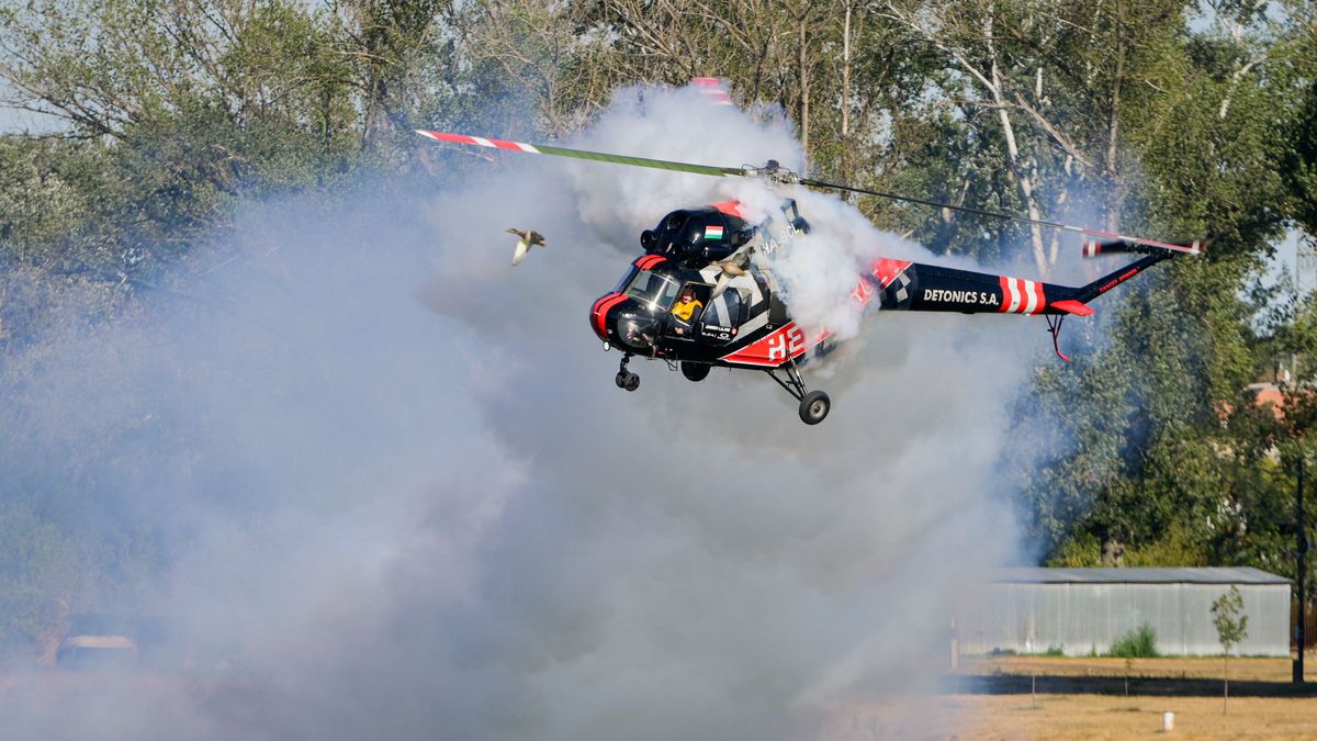 A Tisza felett parádézott egy több mint 3 és fél tonnás helikopter + fotók