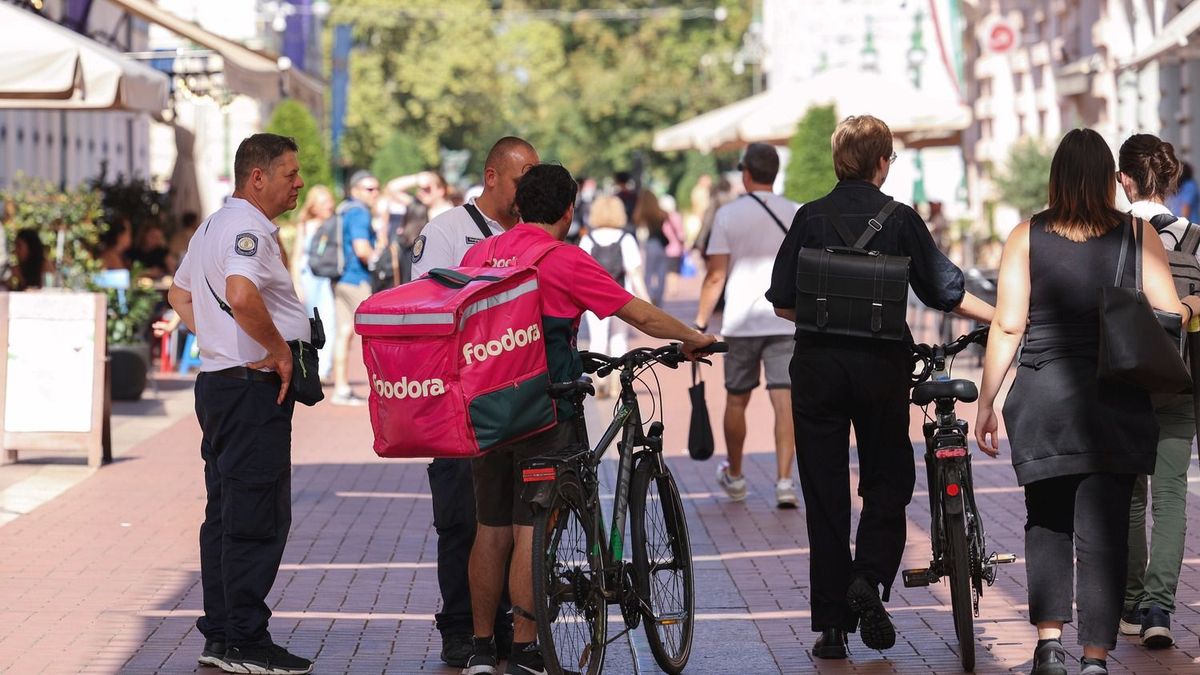 Elfogyott a türelem: sorra kapják a csekket a szabálytalan rolleresek és kerékpárosok + fotók