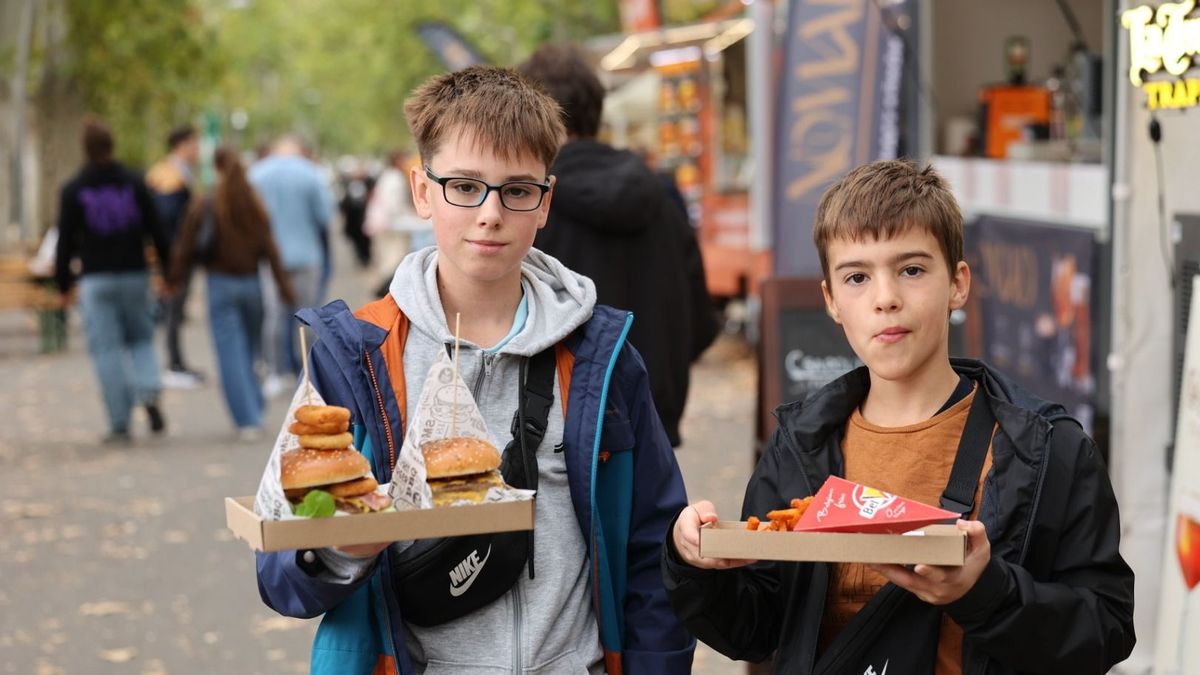Ingyenes a belépés, de mennyibe kerül jóllakni? Megnéztük a szegedi burgerfesztivál árait + fotók