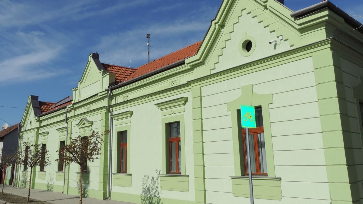 Polgár Jenő beköltözött a községházára, még a polgármester asztalát is elfoglalta