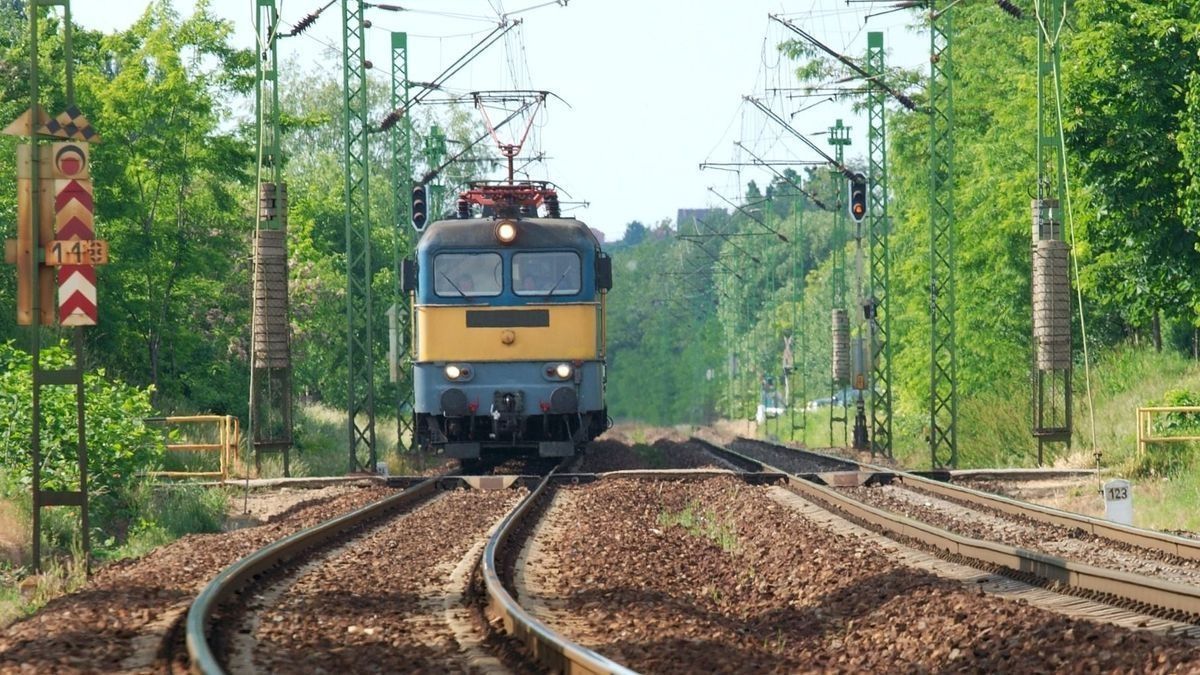 Lassítaniuk kell a vonatoknak az algyői Tisza-hídon, újabb korlátozást vezettek be
