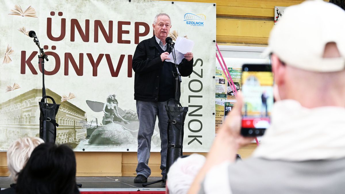 Darabját kis híján betiltották, regényéből politikai ügy lett – Spiró György Szegedre érkezik