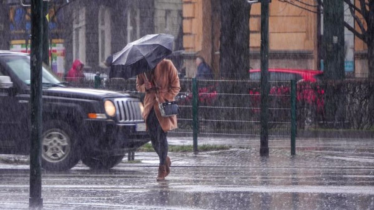 Borult idővel és záporokkal zárul a hét