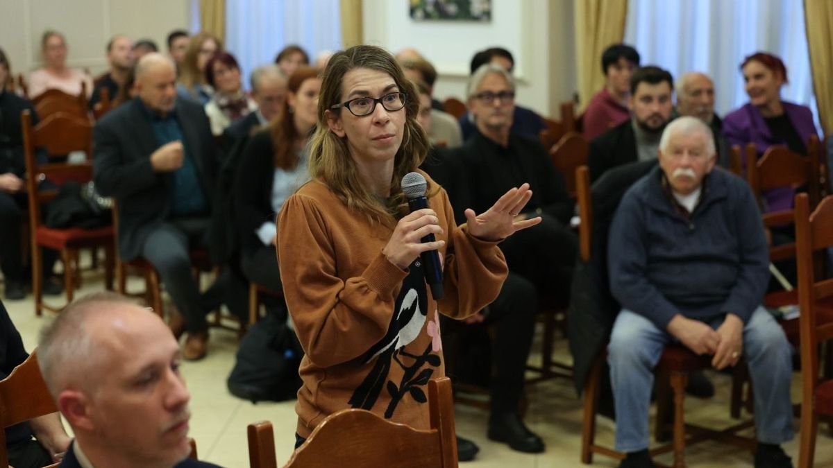 A Vám tér átalakítása az autósokat, a kerékpárosokat és a gyalogosokat is érinti + fotók