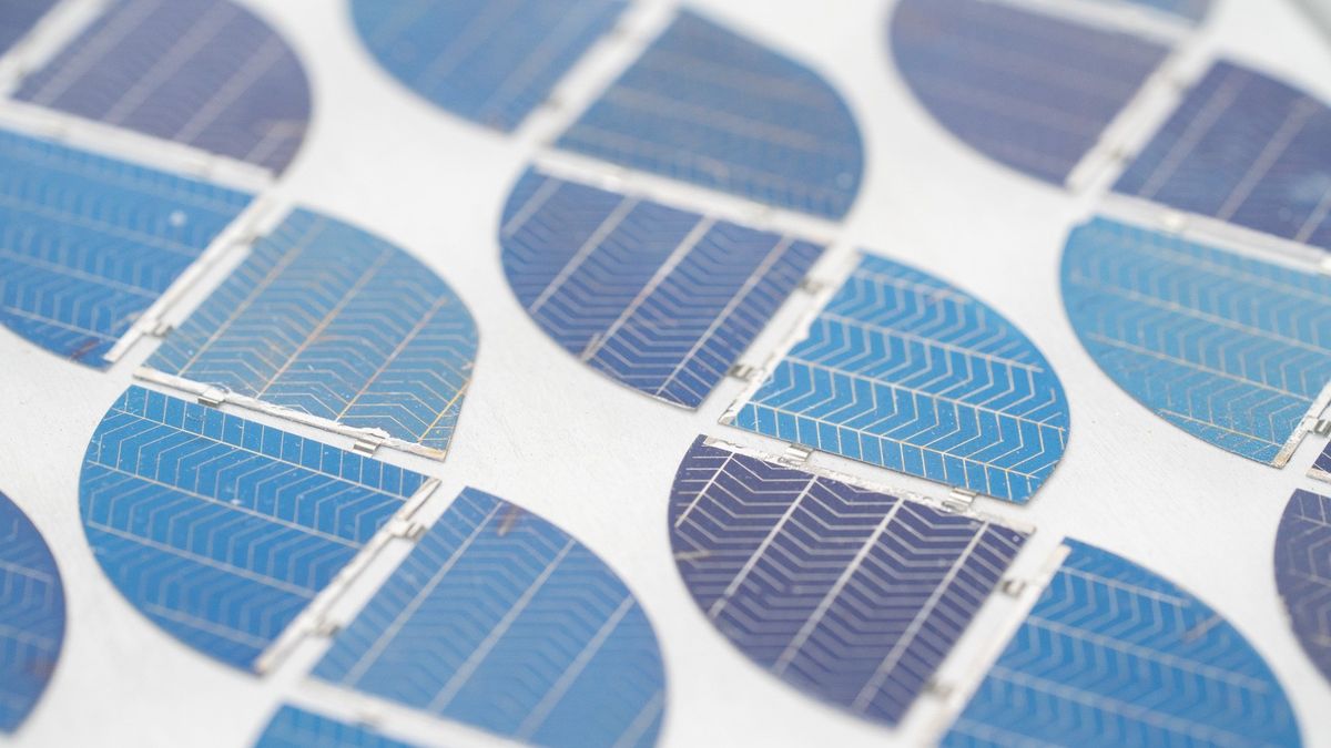A napenergia szegedi úttörőjére emlékeznek