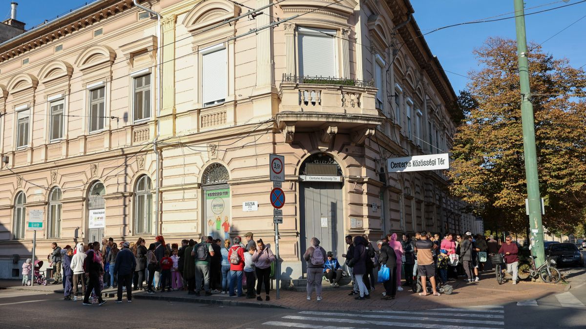 Kígyózó sor várta az ajtónyitást, újabb nagy gyűjtésre készül a Mátrix Alapítvány – galériával