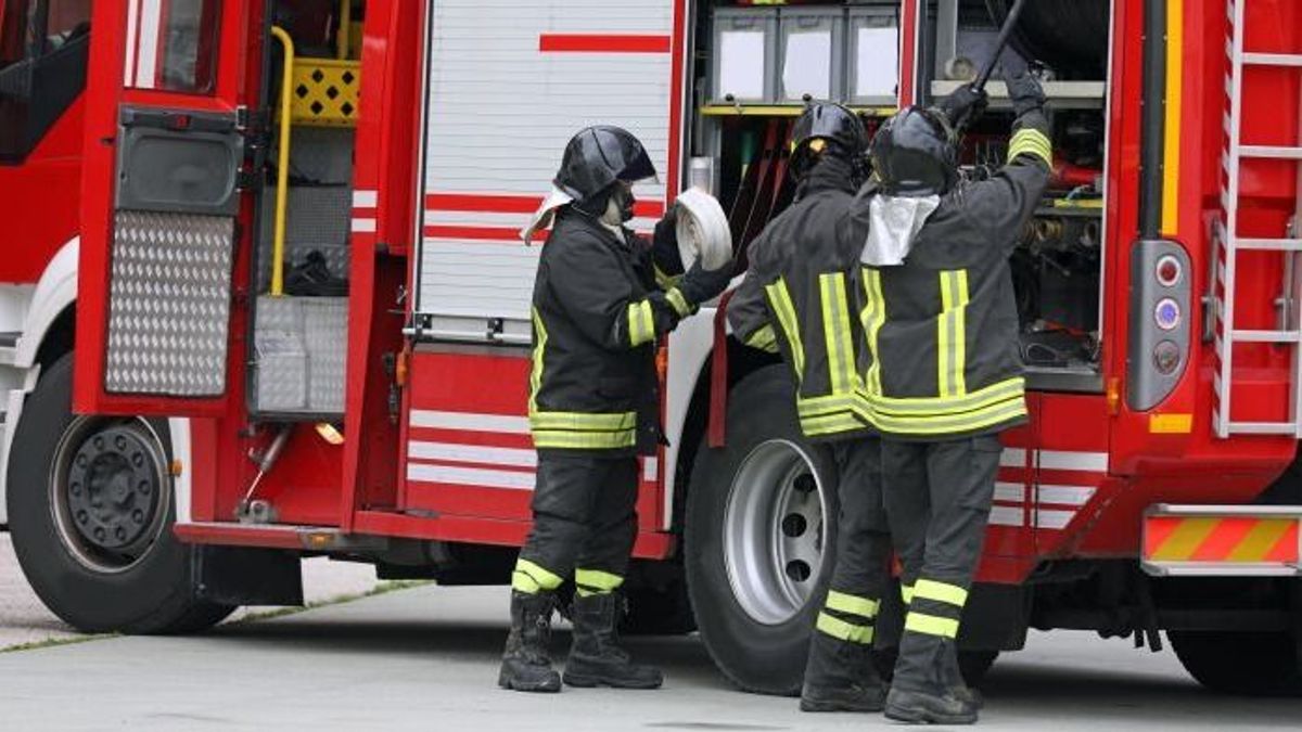 Lángra kapott a kazánházban a farakás, egy embert kórházba szállítottak