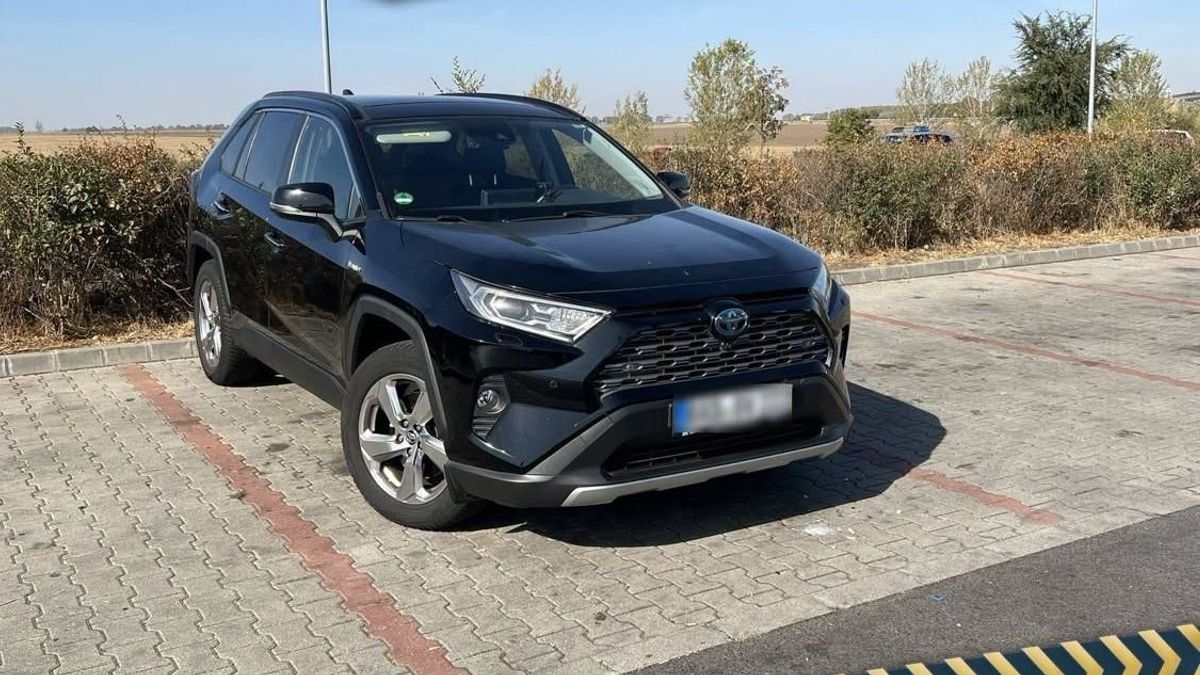 Körözött luxusterepjárót foglaltak le az M43-as autópályán