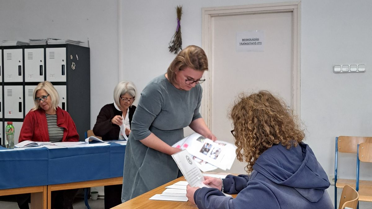 Angol tehetségkutató: hat iskola diákjai mérkőztek meg