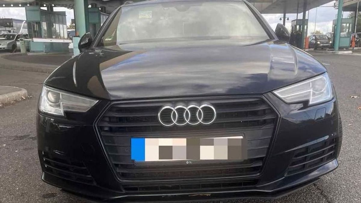 Nem jutott át Röszkén: körözött luxusautót foglaltak le a határrendészek